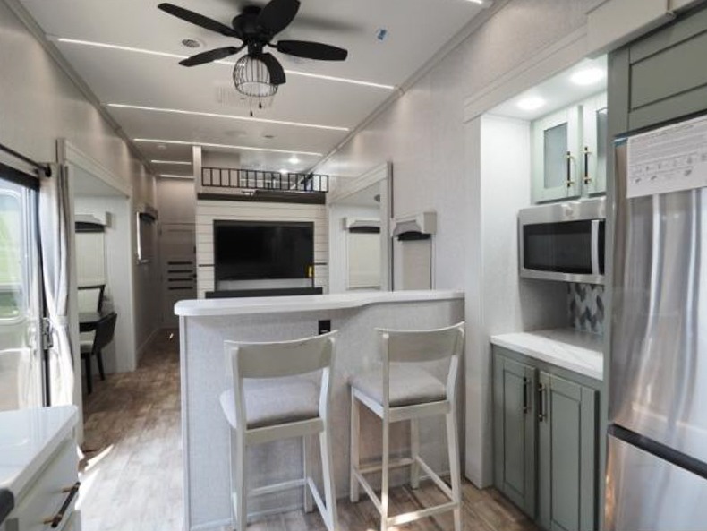 2025 Redwood Regency 3881FKL, $ 0