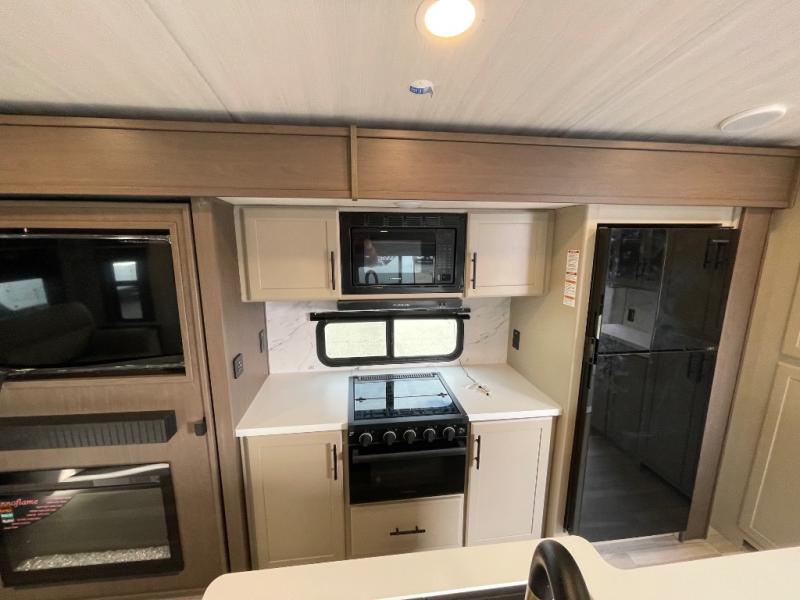 2026 Keystone Cougar Half-Ton (Travel Trailer) 29R, $ 62,717