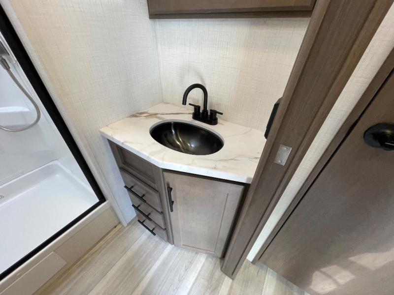 2026 Keystone Cougar Half-Ton (Travel Trailer) 29R, $ 62,717