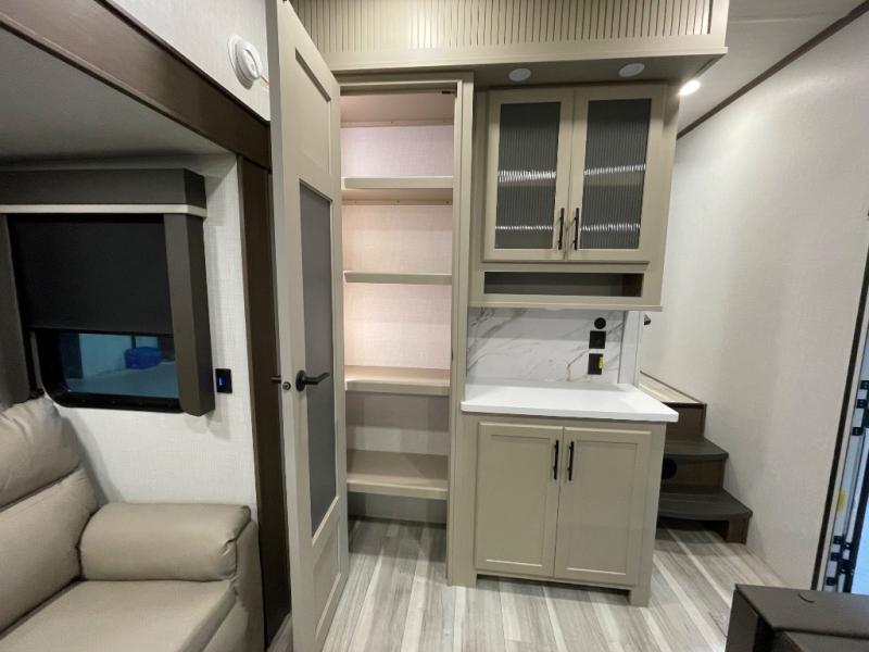 2026 Keystone Cougar Half-Ton (Fifth Wheel) 23MLE, $ 61,718