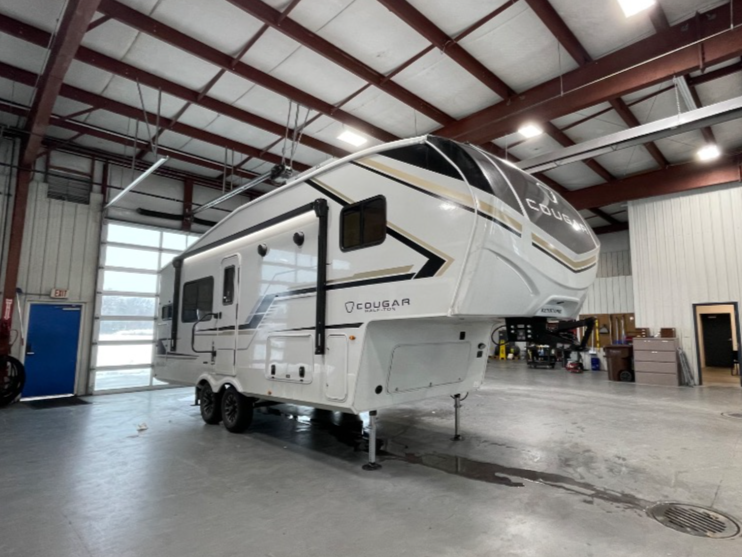 2026 Keystone Cougar Half-Ton (Fifth Wheel) 23MLE, $ 61,718