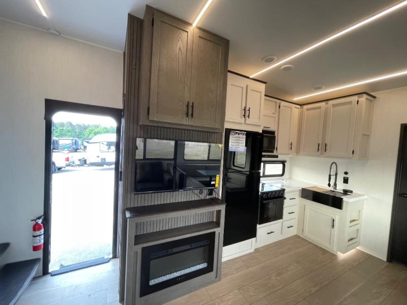 2026 Forest River Cherokee Arctic Wolf 287BH, $ 84,000