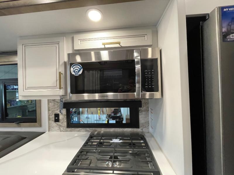 2025 Keystone Montana 3532SP, $ 84,995