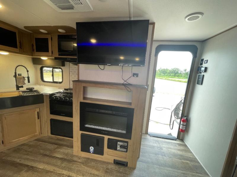 2024 Forest River Cherokee Alpha Wolf 22SW-L, $ 28,990