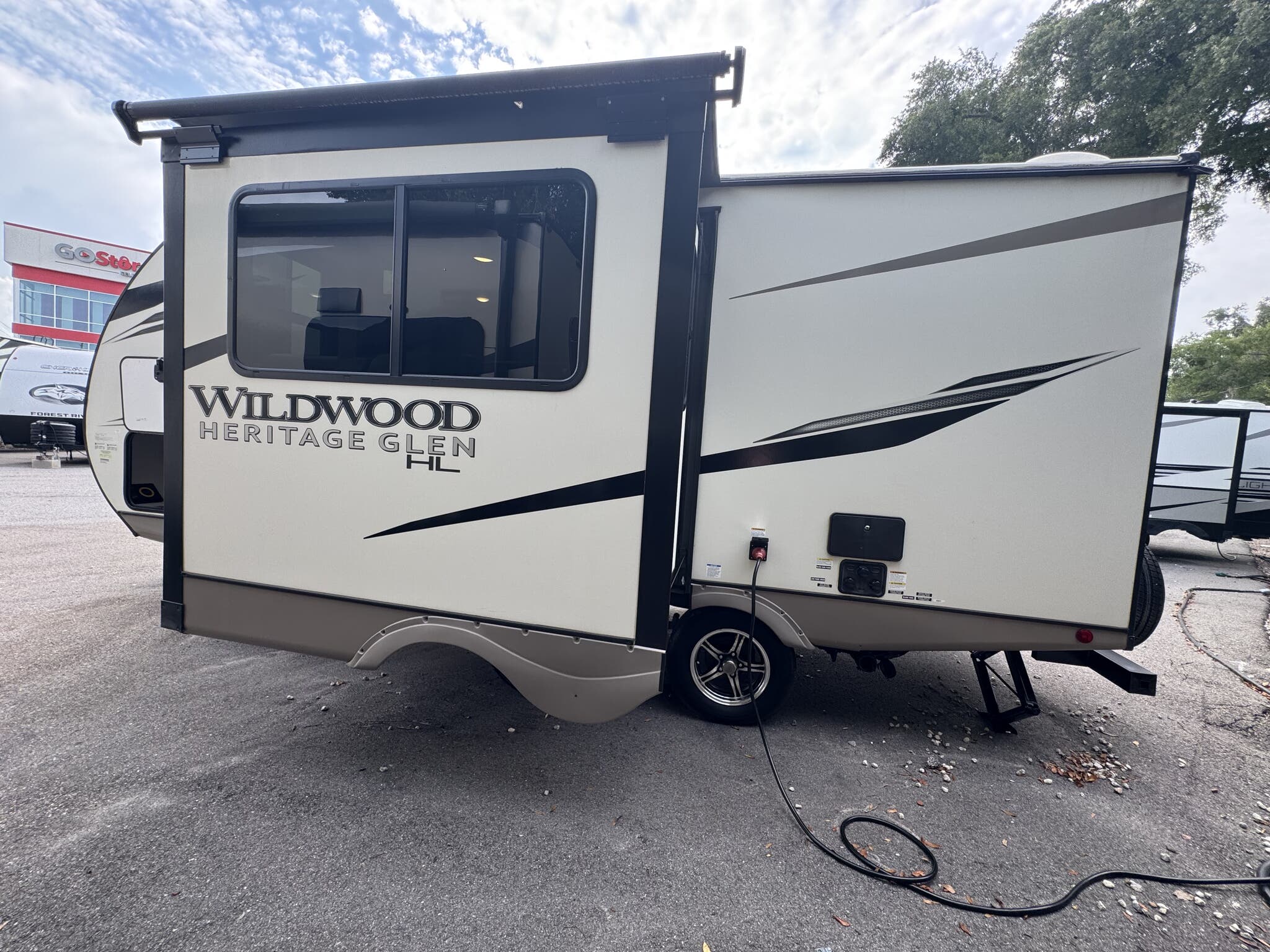 2022 Forest River Wildwood Heritage Glen Hyper Lyt, $ 19,995