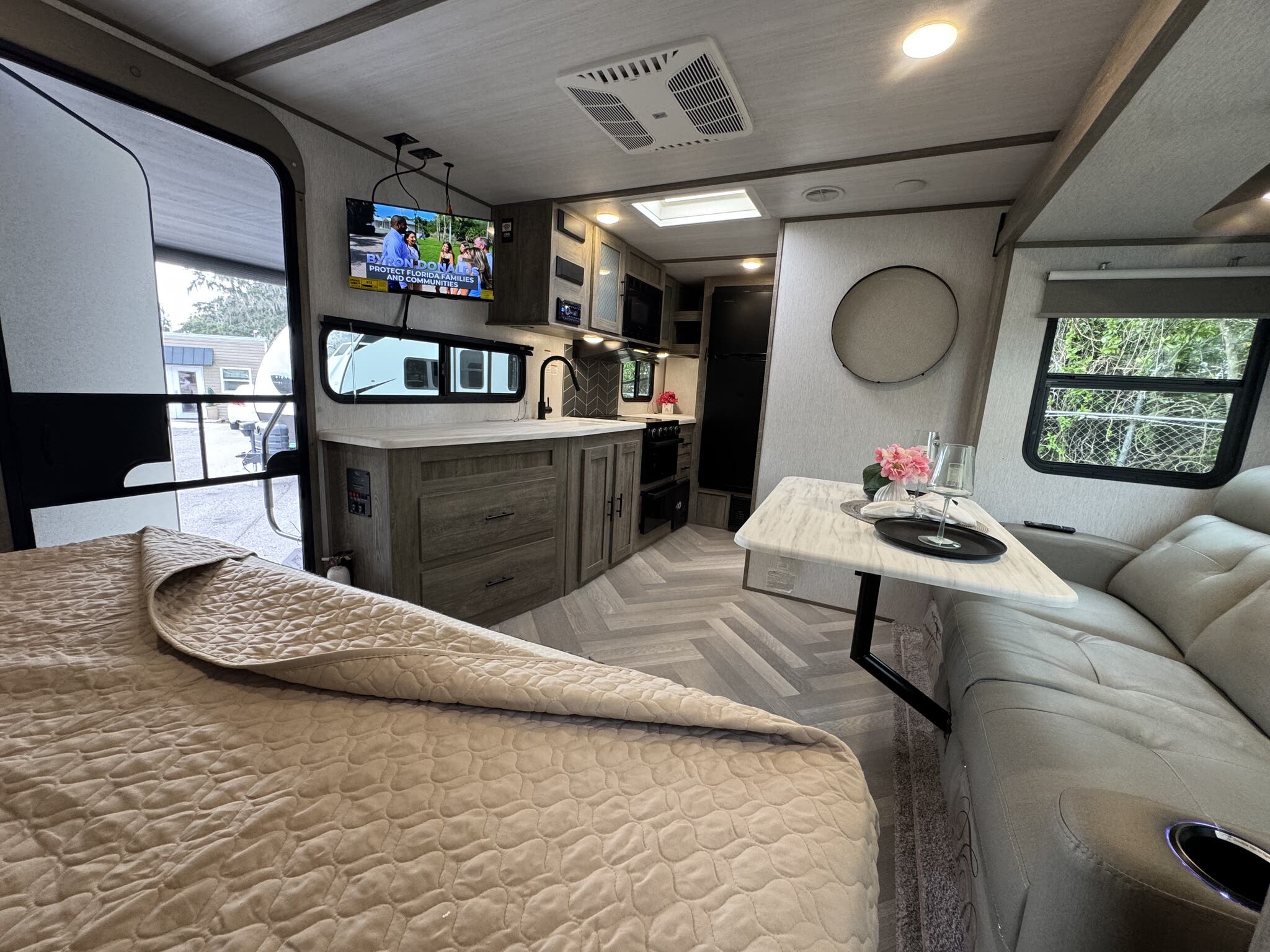 2022 Forest River Wildwood Heritage Glen Hyper Lyt, $ 19,995