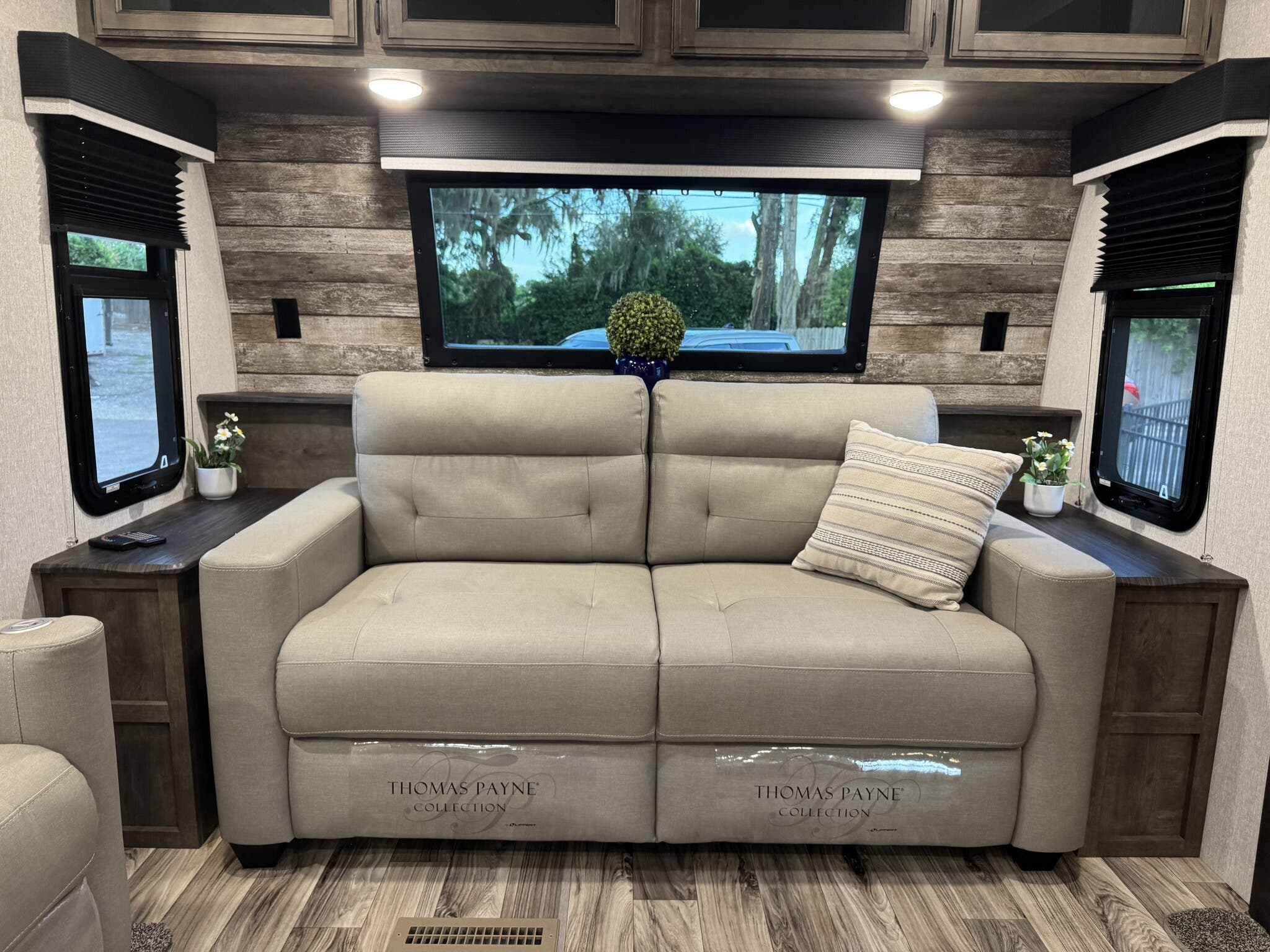 2022 Venture SportTrek Touring Edition STT333VMI, $ 37,800
