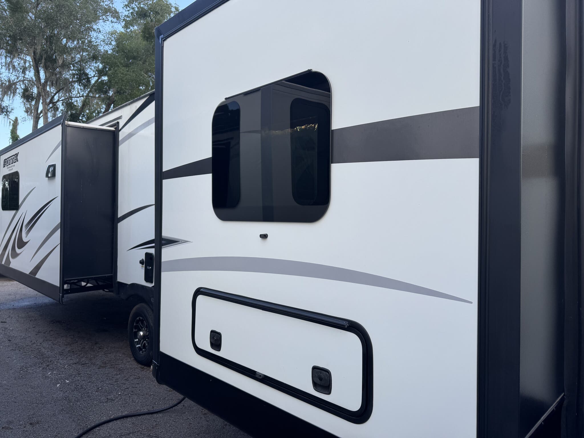 2022 Venture SportTrek Touring Edition STT333VMI, $ 37,800