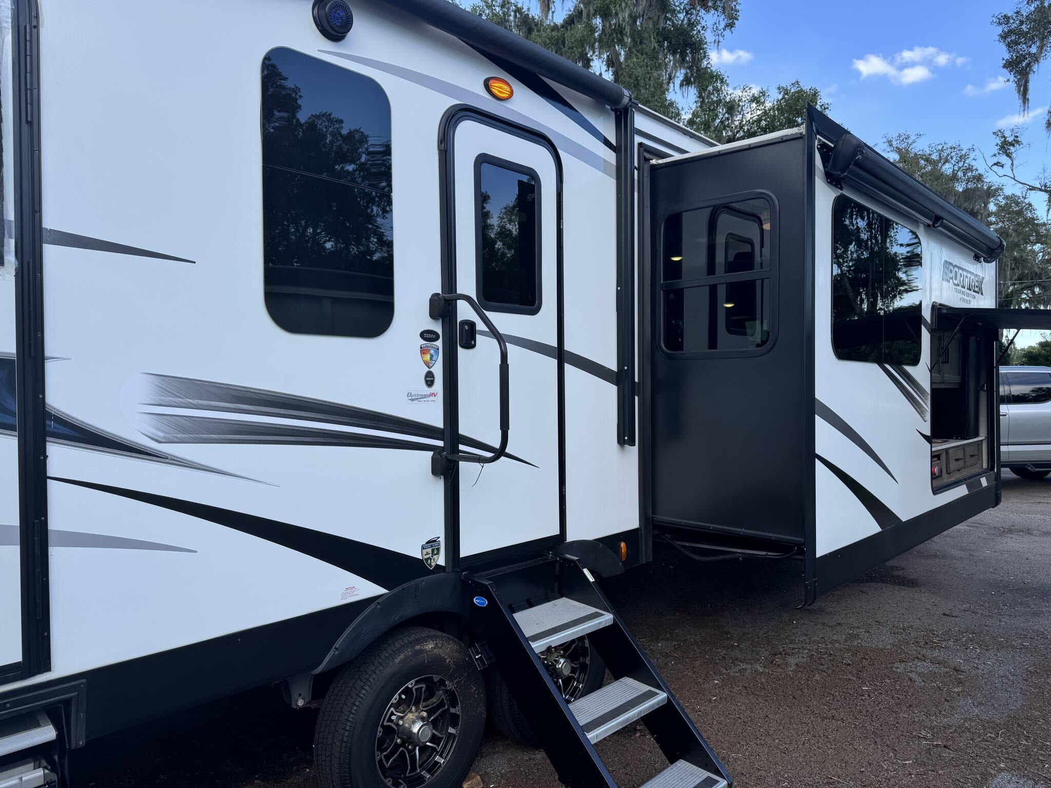 2022 Venture SportTrek Touring Edition STT333VMI, $ 37,800