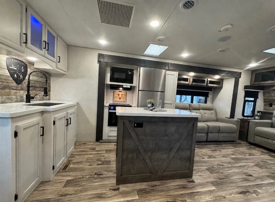 2022 Venture SportTrek Touring Edition STT333VMI, $ 37,800