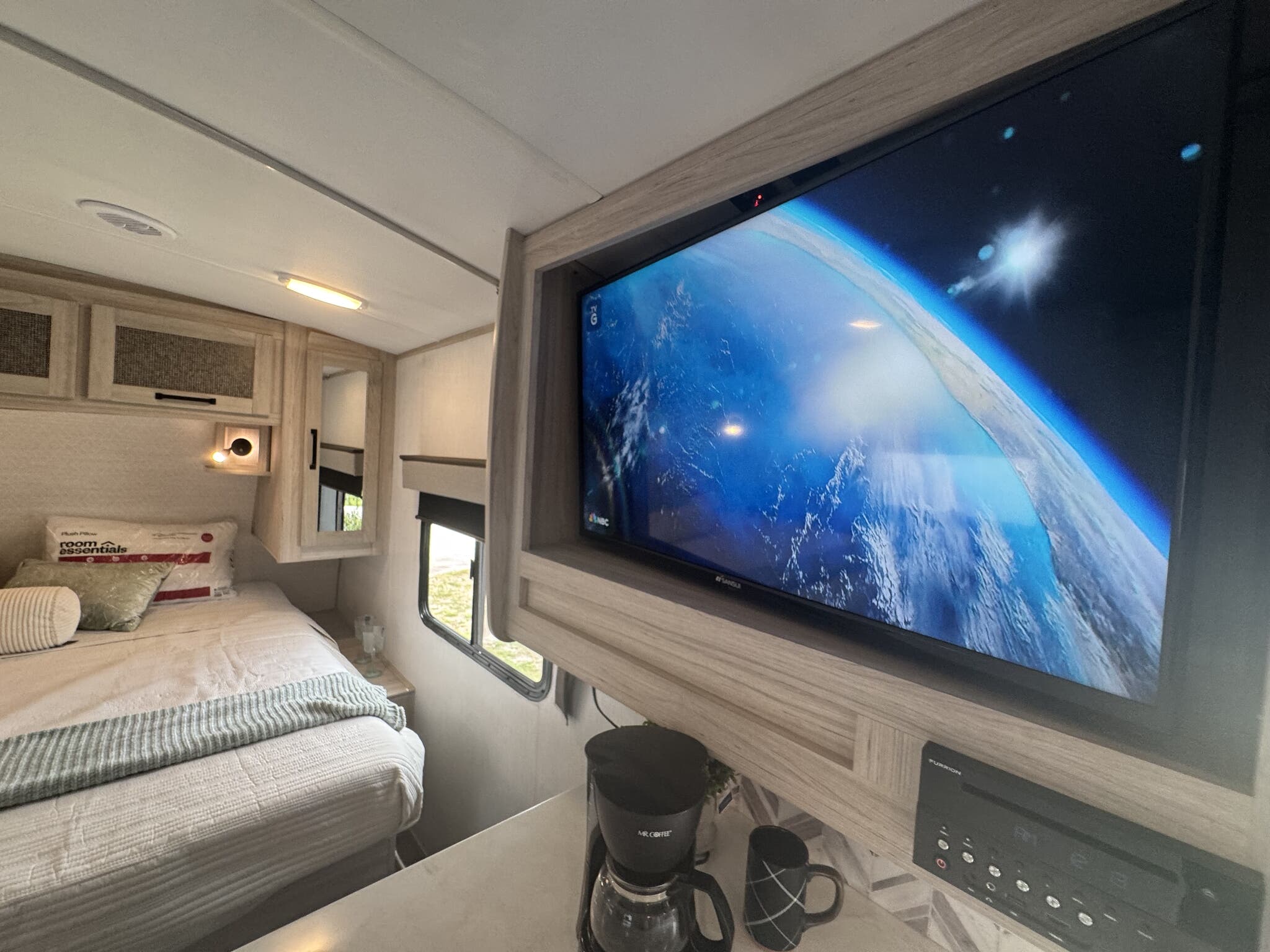 2022 Cruiser RV Twilight Signature TW2100, $ 19,995