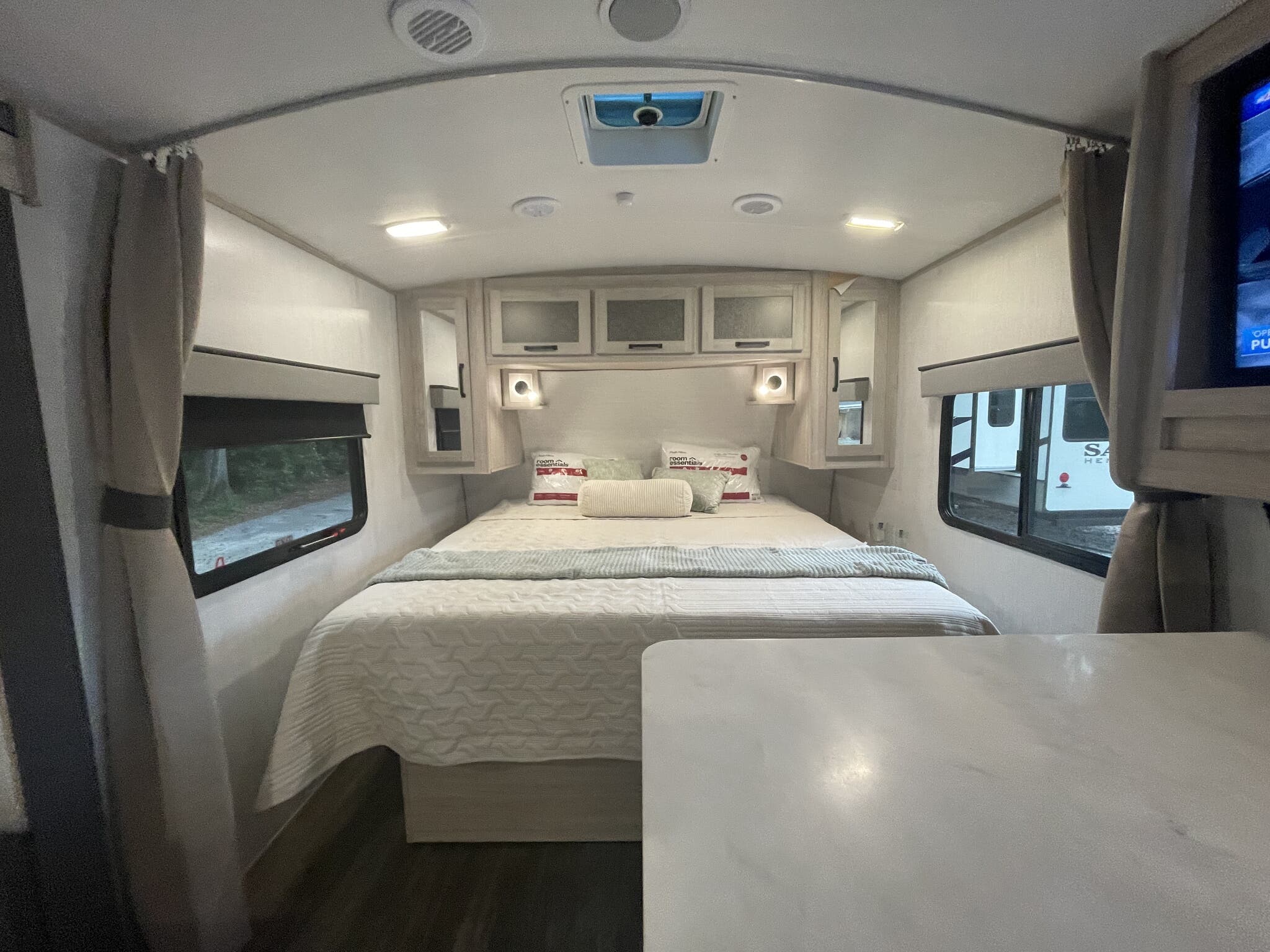 2022 Cruiser RV Twilight Signature TW2100, $ 19,995