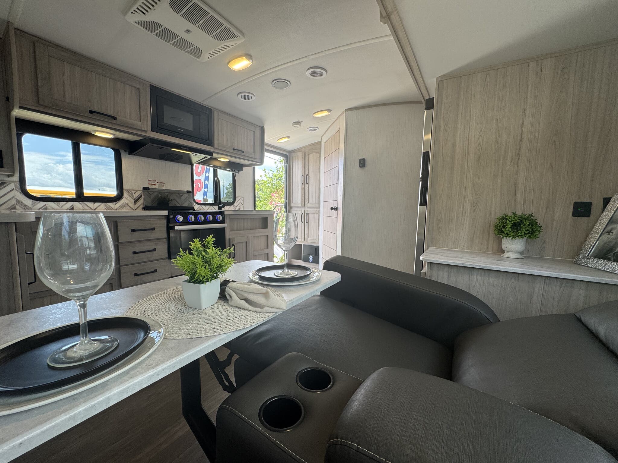 2022 Cruiser RV Twilight Signature TW2100, $ 19,995