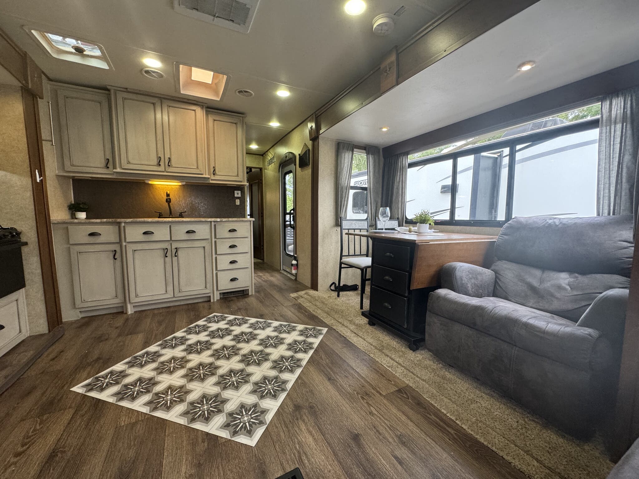 2014 Open Range Light 274RLS, $ 15,900