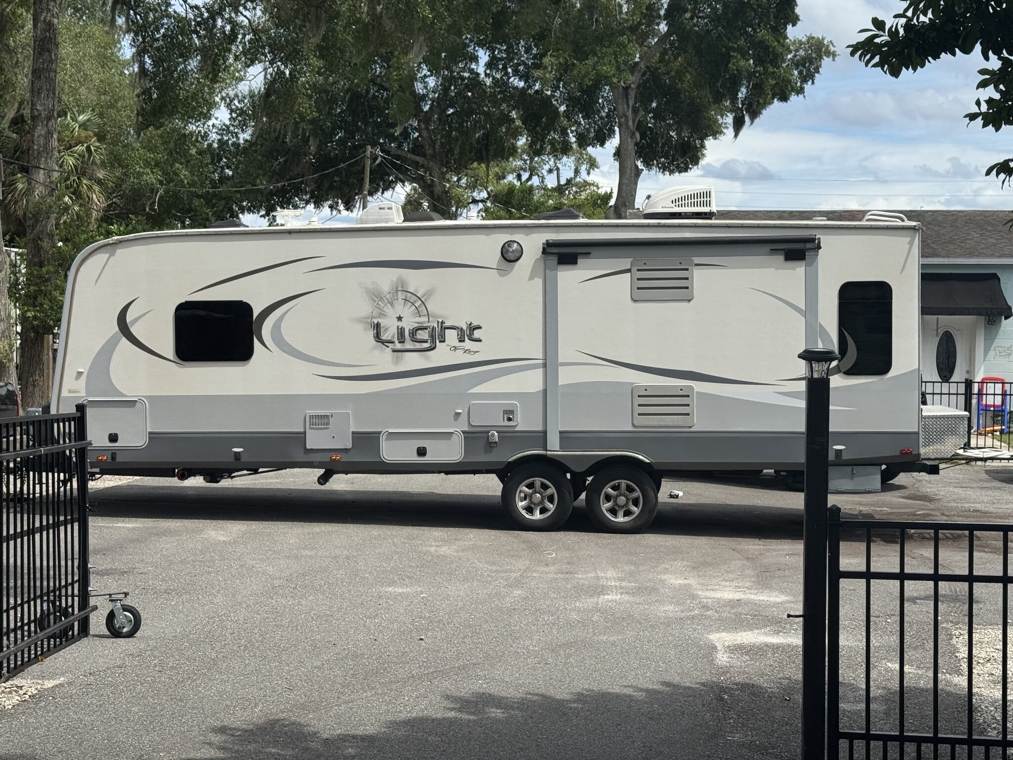 2014 Open Range Light 274RLS, $ 15,900