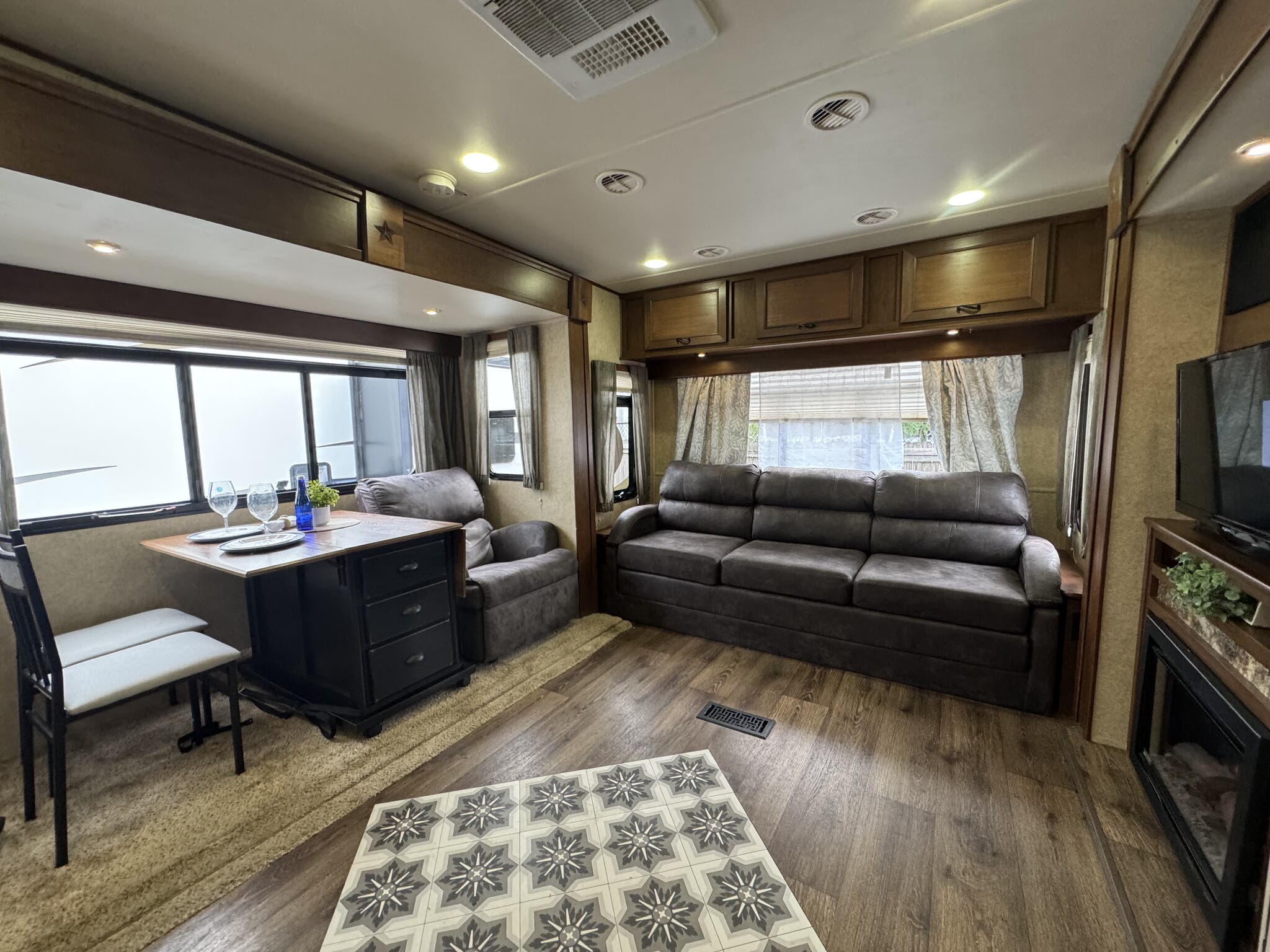 2014 Open Range Light 274RLS, $ 15,900