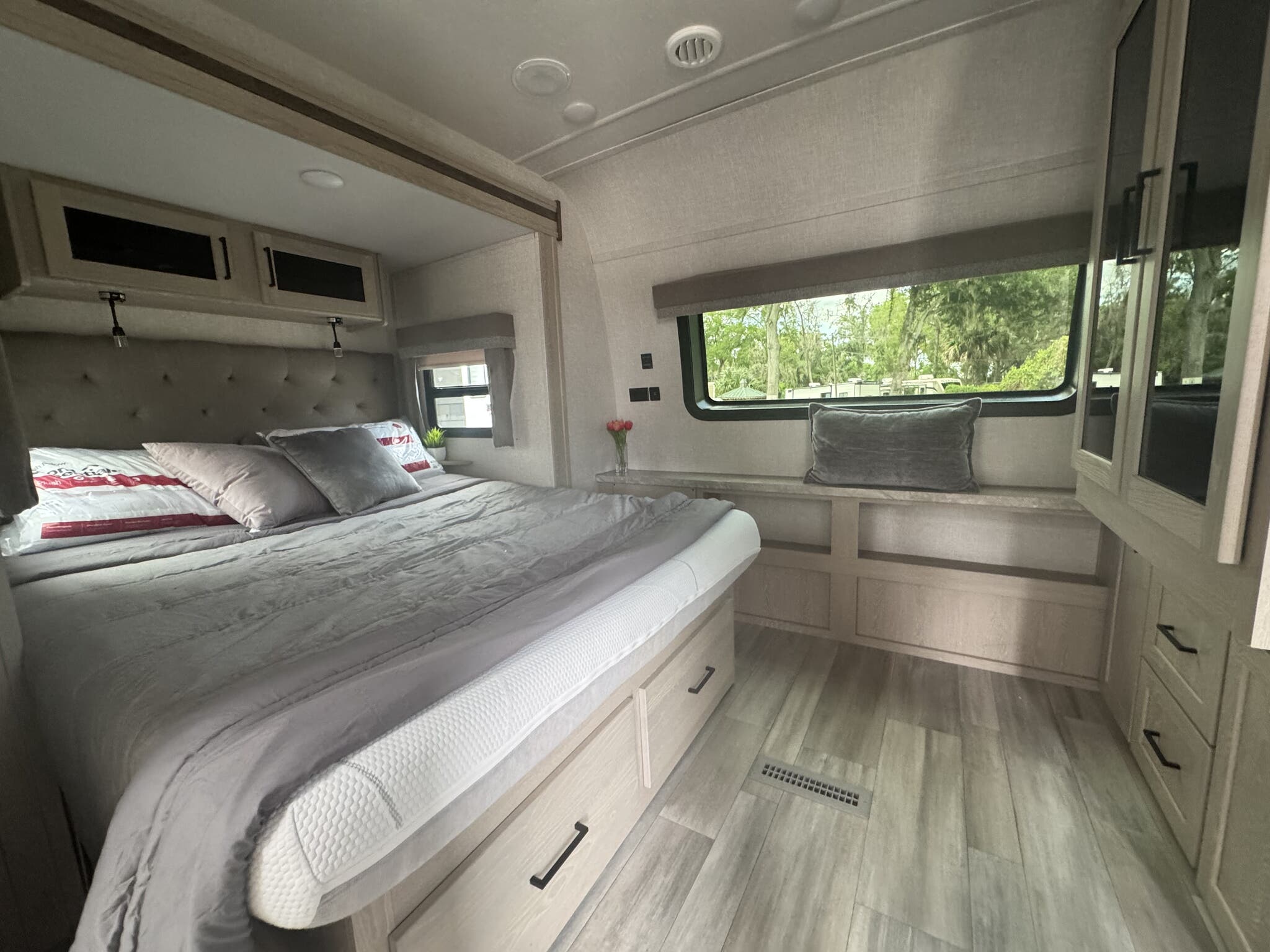 2022 Forest River Flagstaff Super Lite 26RLBS, $ 27,995
