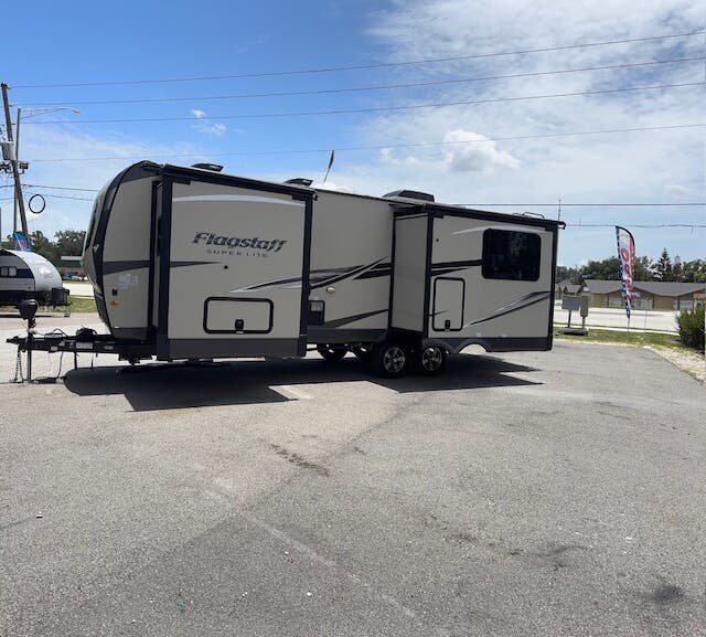 2022 Forest River Flagstaff Super Lite 26RLBS, $ 27,995