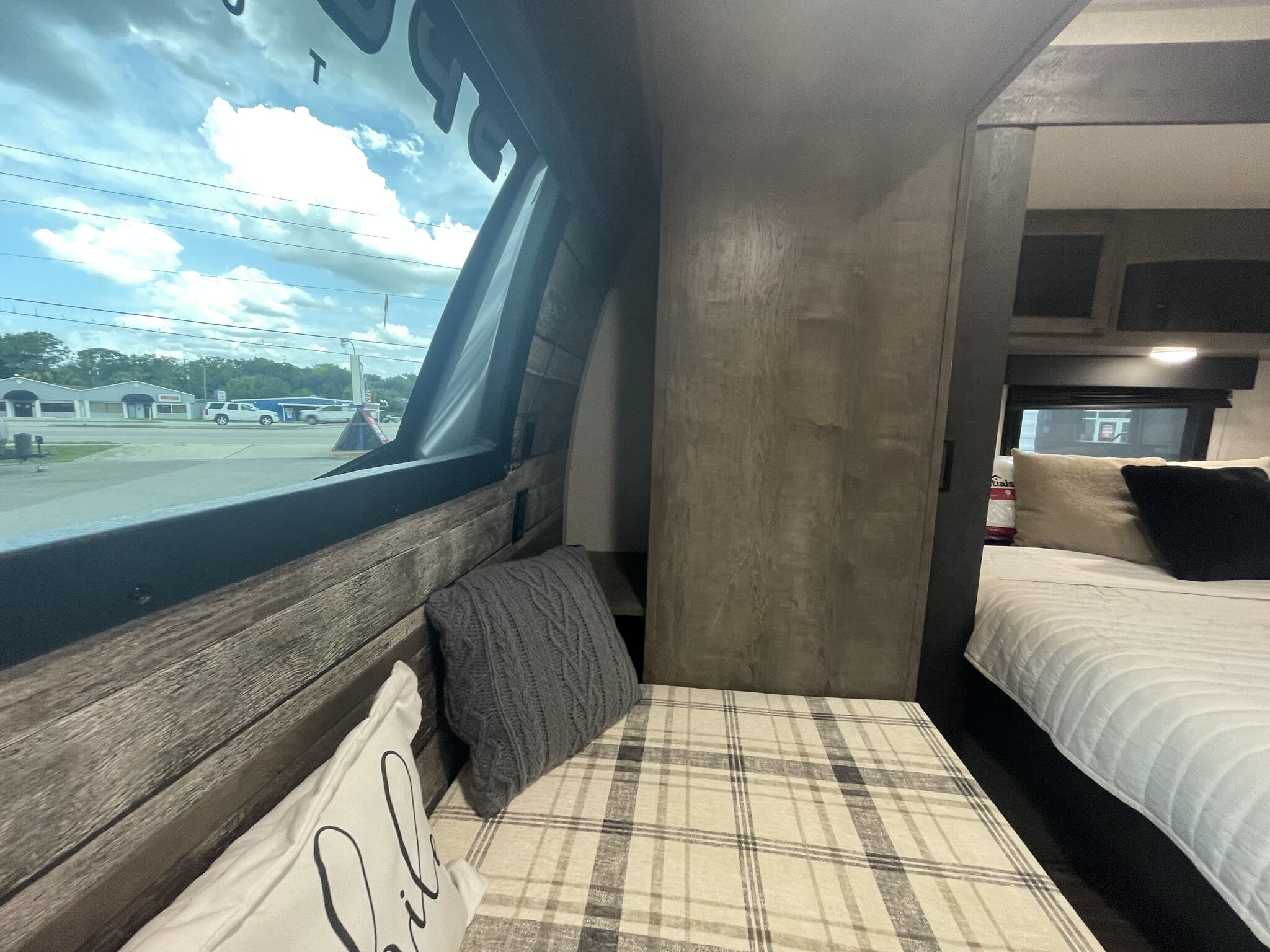 2022 Venture SportTrek Touring Edition STT272VRK, $ 29,995