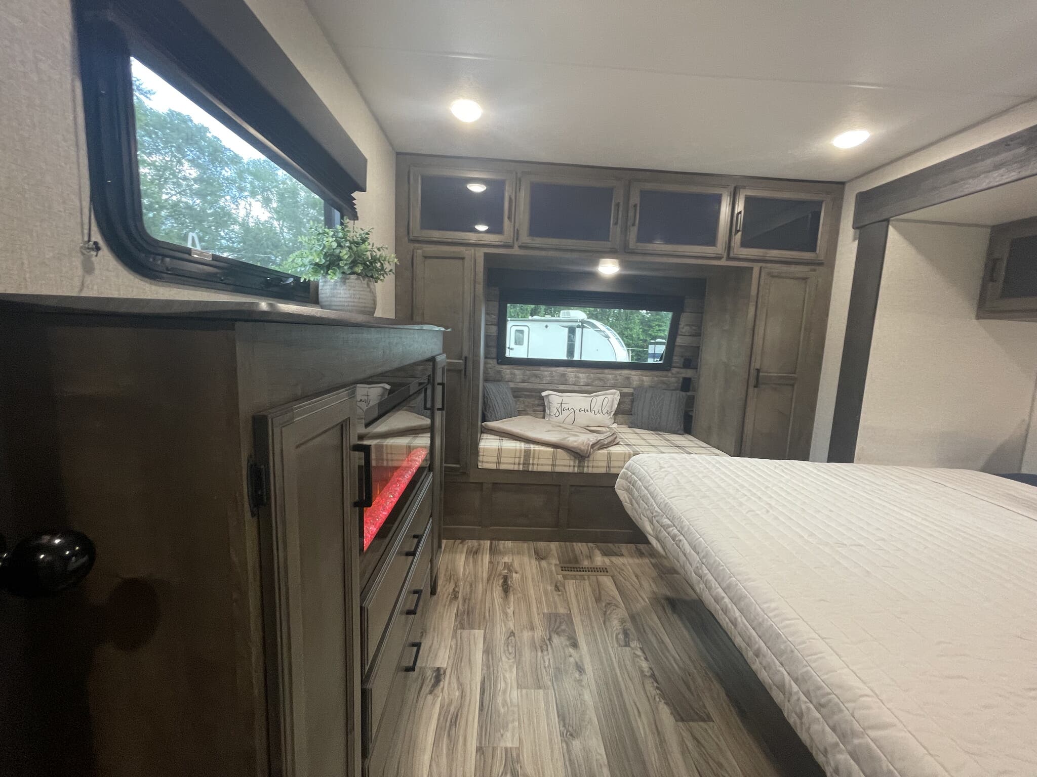 2022 Venture SportTrek Touring Edition STT272VRK, $ 29,995