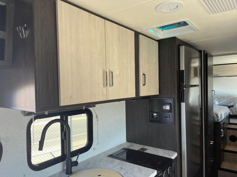 2027 Winnebago Sunflyer 24GG, $ 107,324