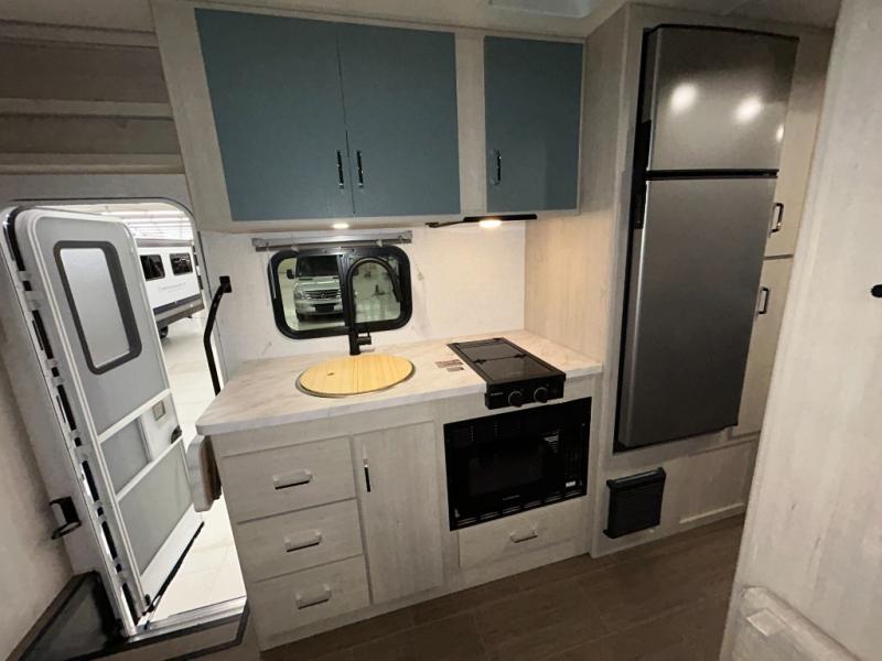 2027 Winnebago Sunflyer 22RS, $ 105,945