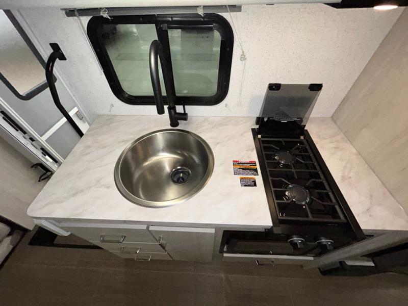 2027 Winnebago Sunflyer 22RS, $ 105,945
