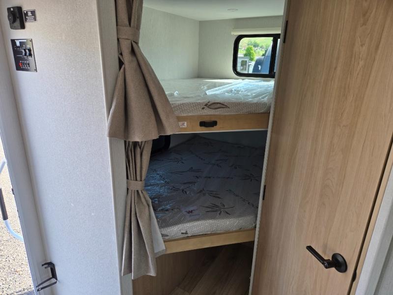 2026 Winnebago Thrive 28BHS, $ 47,998