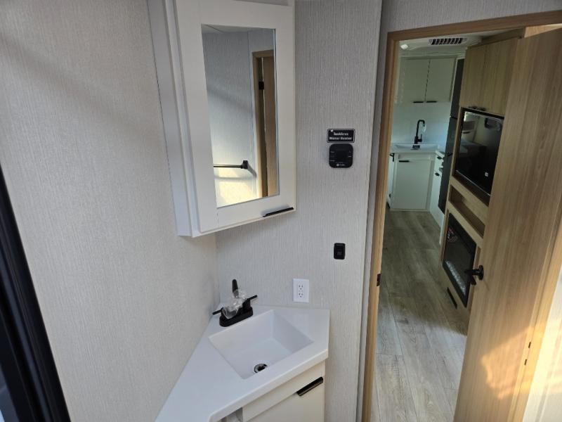 2026 Winnebago Thrive 28BHS, $ 47,998