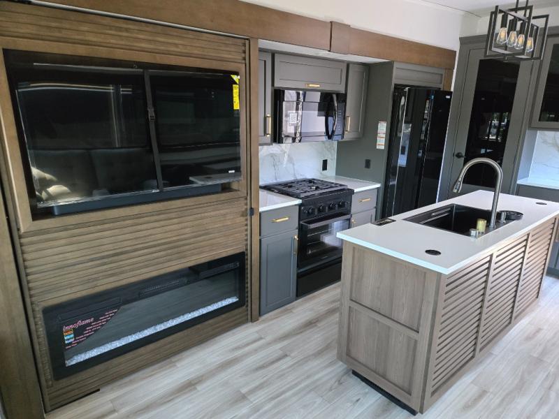 2026 Keystone Montana High Country 290RL, $ 97,054