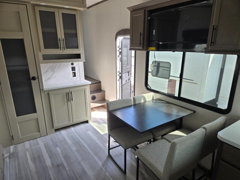 2026 Keystone Cougar Half-Ton (Fifth Wheel) 23MLE, $ 57,998