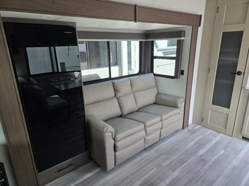 2026 Keystone Cougar Half-Ton (Fifth Wheel) 23MLE, $ 57,998