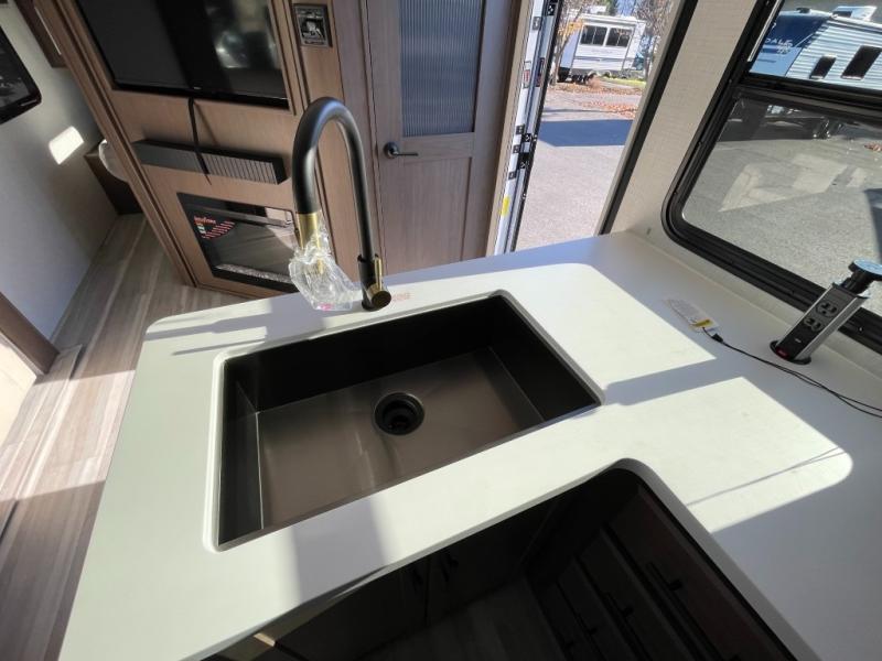 2026 Keystone Cougar Half-Ton (Travel Trailer) 28B, $ 49,998