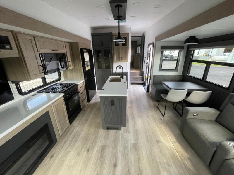 2026 Forest River Rockwood Signature Fifth Wheel R, $ 79,998