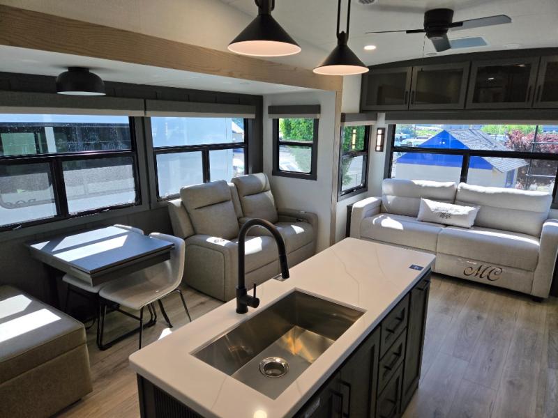 2026 Forest River Rockwood Signature Fifth Wheel R, $ 79,998