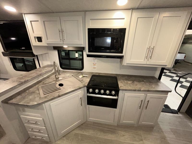 2026 Keystone Cougar Half-Ton (Travel Trailer) 22R, $ 39,998