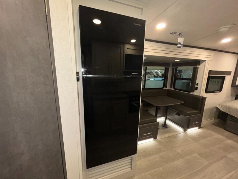2026 Keystone Cougar Half-Ton (Travel Trailer) 22R, $ 39,998