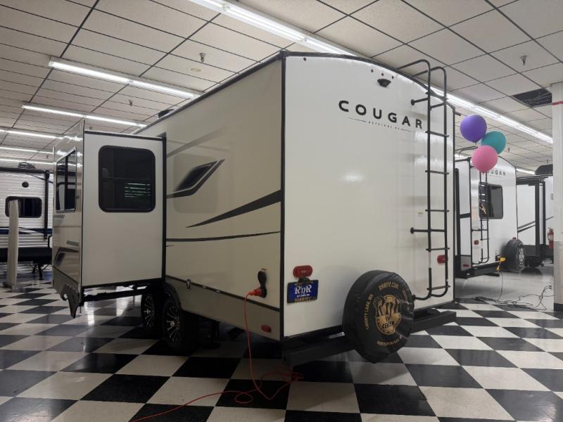 2026 Keystone Cougar Half-Ton (Travel Trailer) 22R, $ 39,998