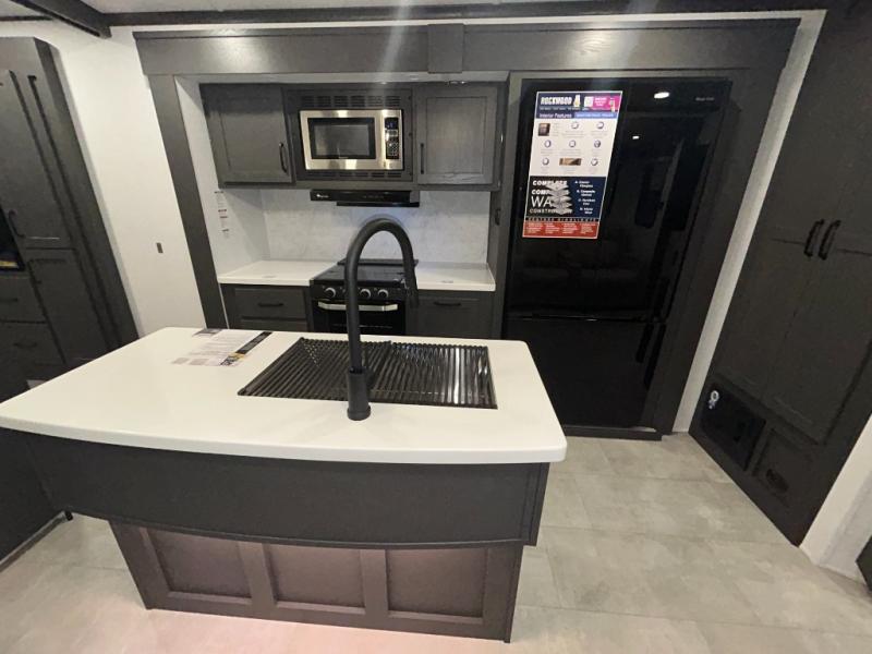 2025 Forest River Rockwood Signature Travel Traile, $ 59,998