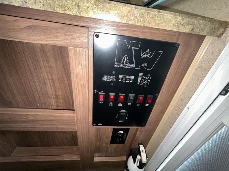 2020 Northwood Arctic Fox 865 Wet Bath, $ 34,990