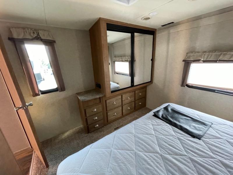 2017 Forest River Rockwood 8335BSS, $ 29,990