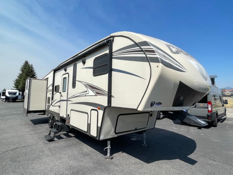 2017 Prime Time Manufacturing Crusader 30BH, $ 24,990