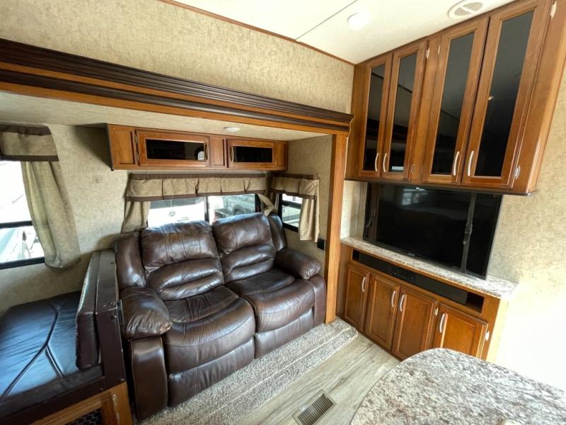 2017 Prime Time Manufacturing Crusader 30BH, $ 24,990