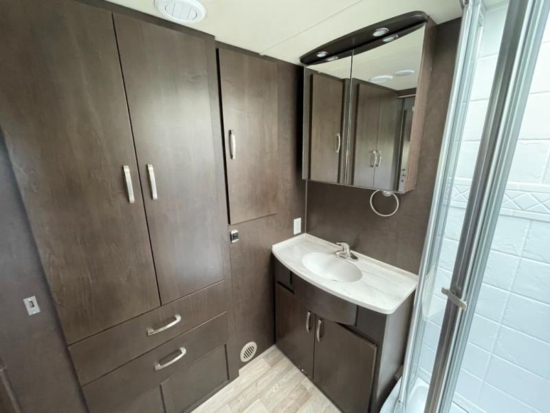 2015 Leisure Travel Vans Unity U24MB, $ 109,990