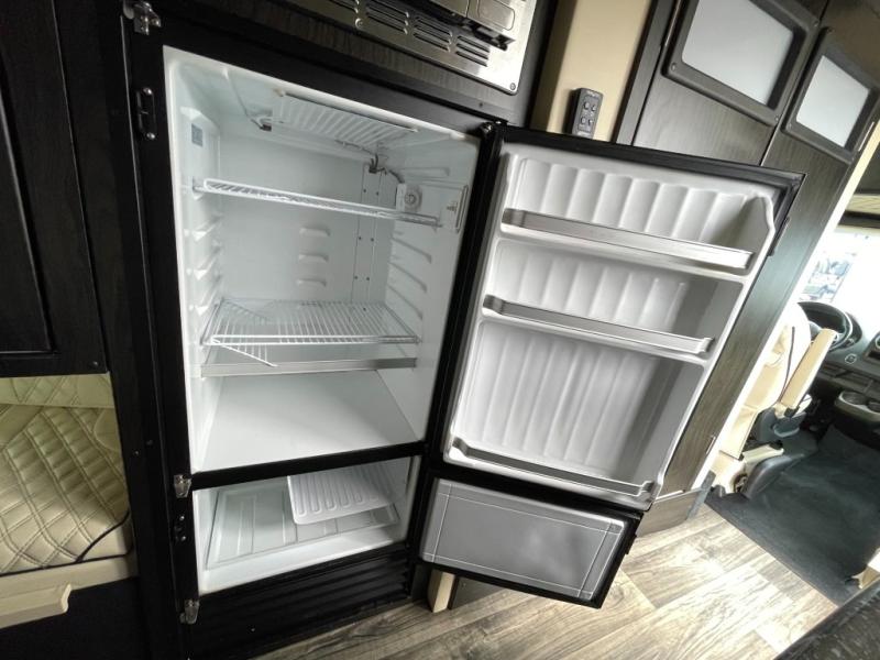 2021 American Coach Passage MD2 Lounge 170 STD, $ 99,990