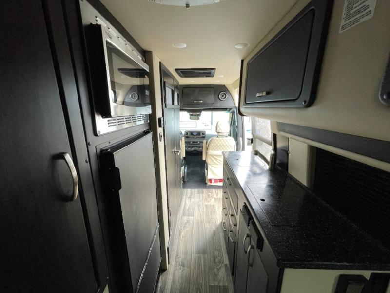 2021 American Coach Passage MD2 Lounge 170 STD, $ 99,990