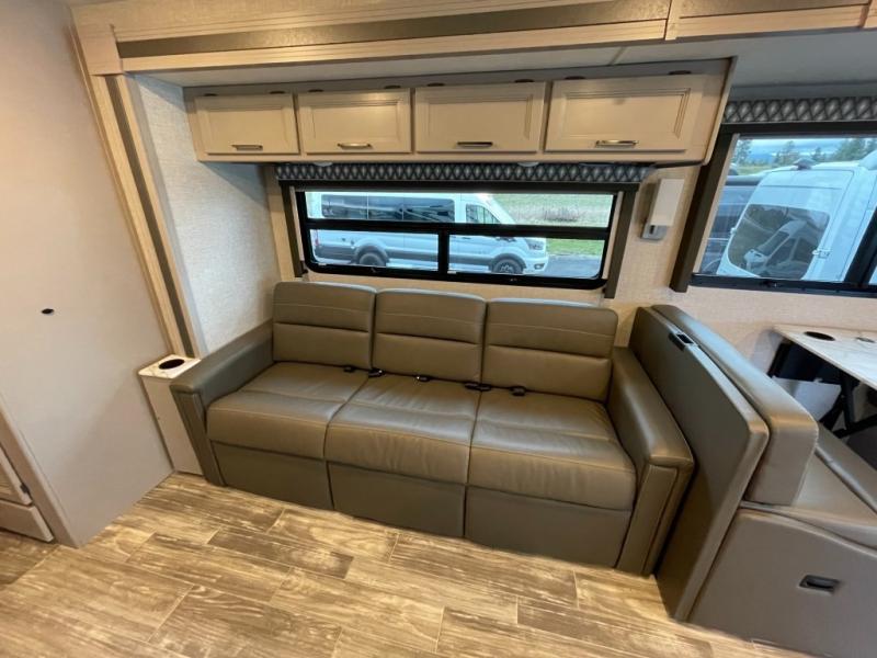2023 Thor Motor Coach Hurricane 35M, $ 119,998