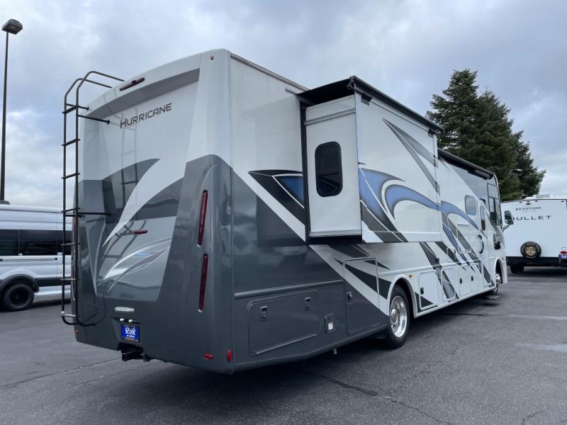 2023 Thor Motor Coach Hurricane 35M, $ 119,998