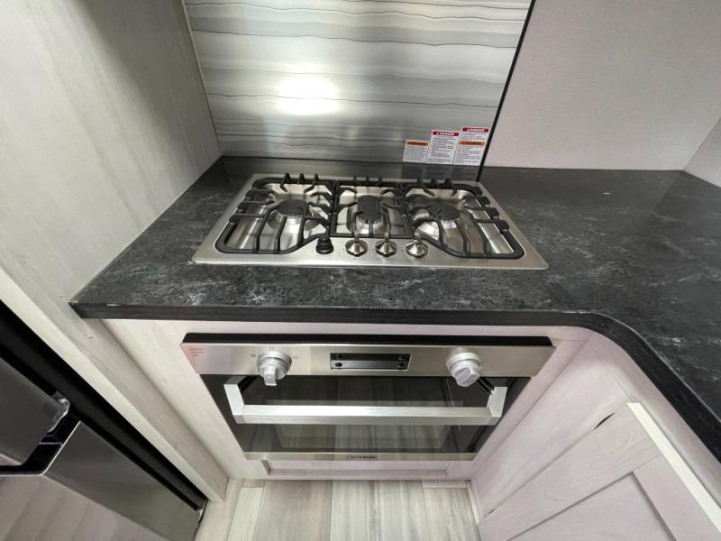 2022 Prime Time Manufacturing Lacrosse 3411RK, $ 39,990
