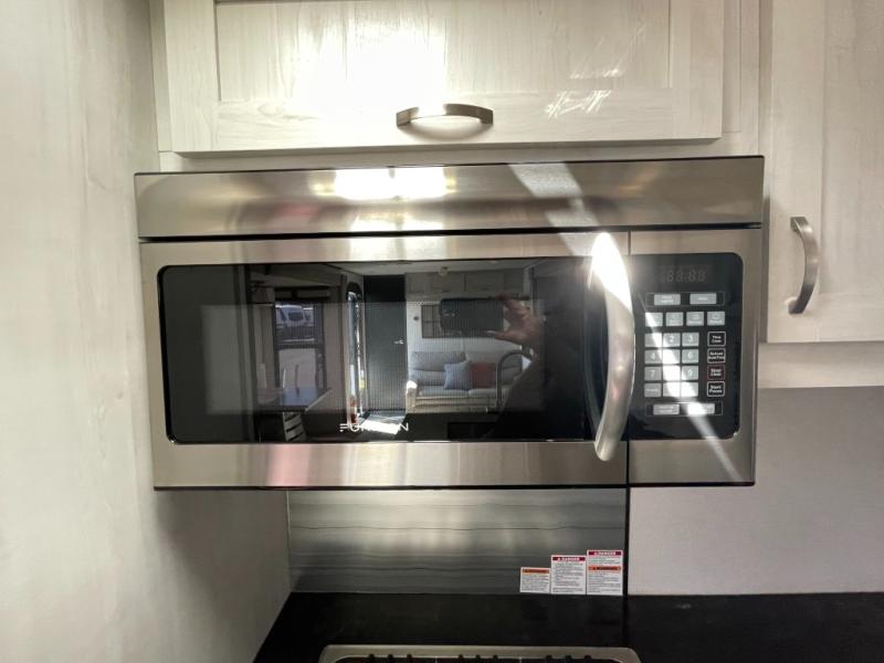 2022 Prime Time Manufacturing Lacrosse 3411RK, $ 39,990
